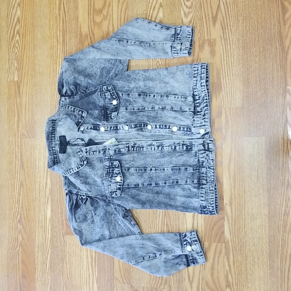 Kendall & Kylie Light Acid-Wash Gray Jean Jacket